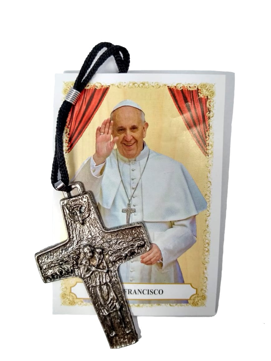 Cruz do papa com cordão embalada com oração