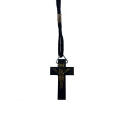 Cruz de madeira com cordão preto