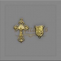 Kit Crucifixo Vazado 3,8 X 2,7CM e Entremeio Sagrada Família 